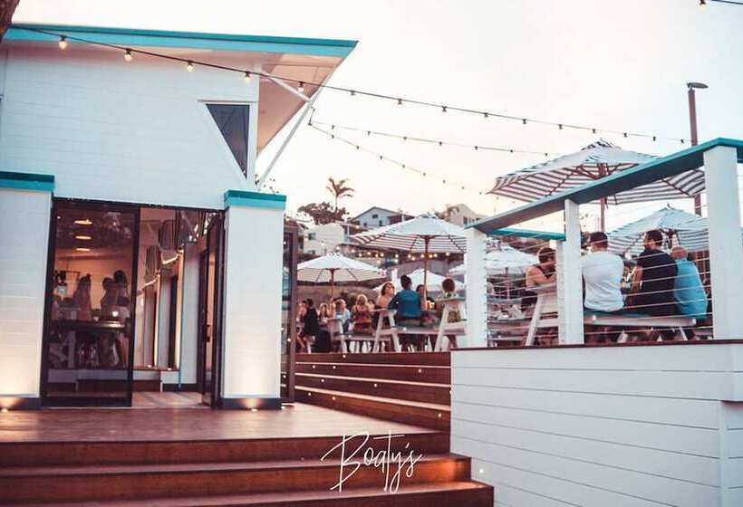 Base Airlie Beach Resort   Hostel