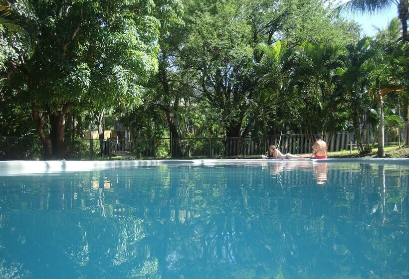 Base Airlie Beach Resort   Hostel