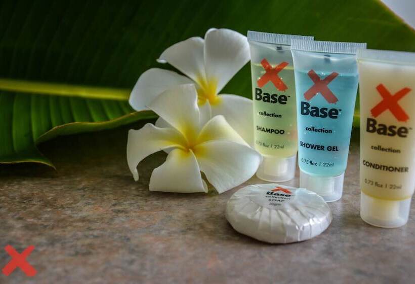 Base Airlie Beach Resort   Hostel