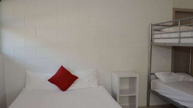 Base Airlie Beach Resort   Hostel