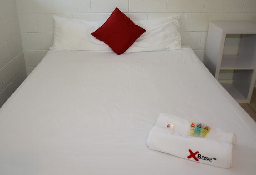 Base Airlie Beach Resort   Hostel