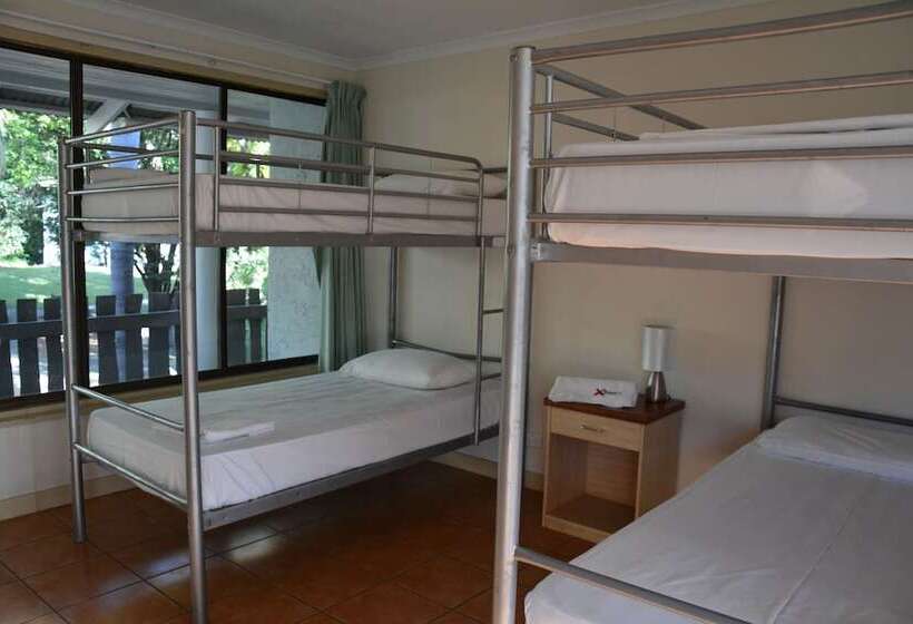 Base Airlie Beach Resort   Hostel