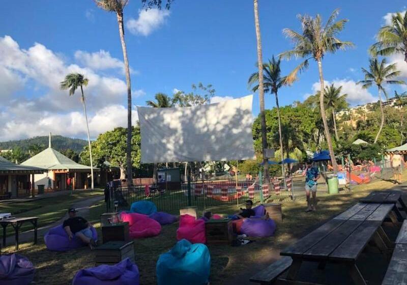 Base Airlie Beach Resort   Hostel