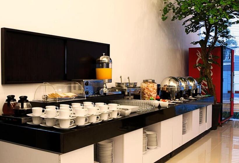 Amaris Hotel Cihampelas