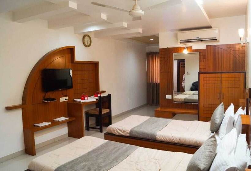 בית מלון כפרי Ambassador