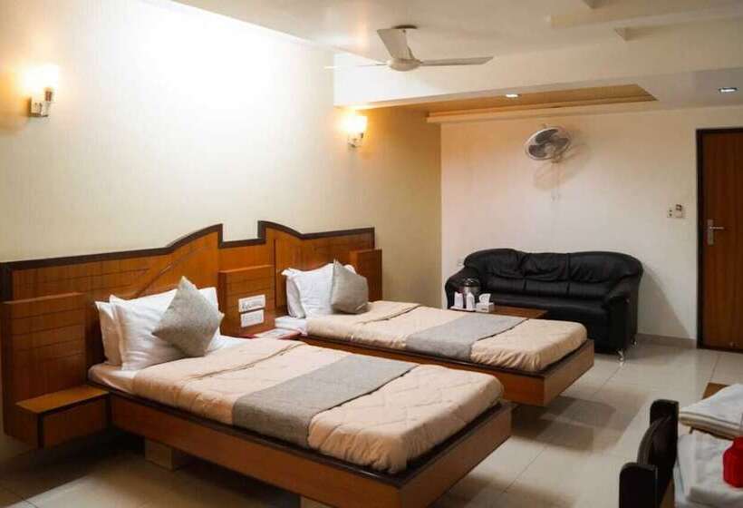 בית מלון כפרי Ambassador