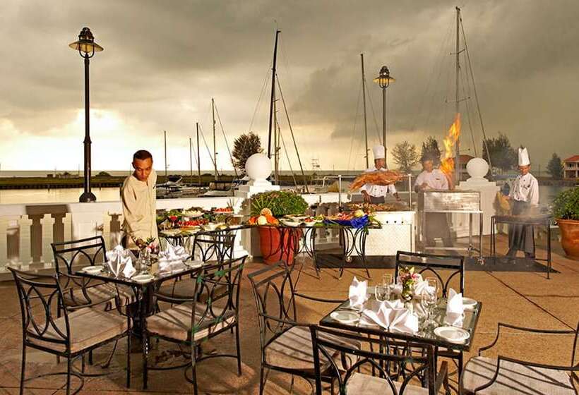 Hotel Avillion Admiral Cove