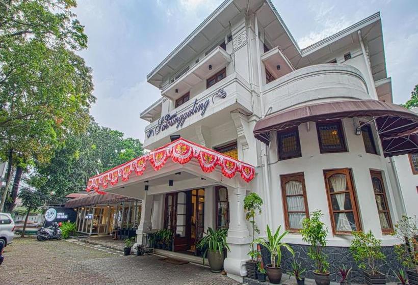 호텔 Bumi Sawunggaling