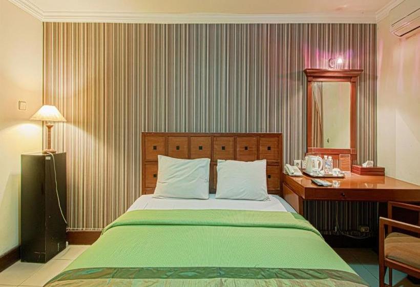 호텔 Bumi Sawunggaling