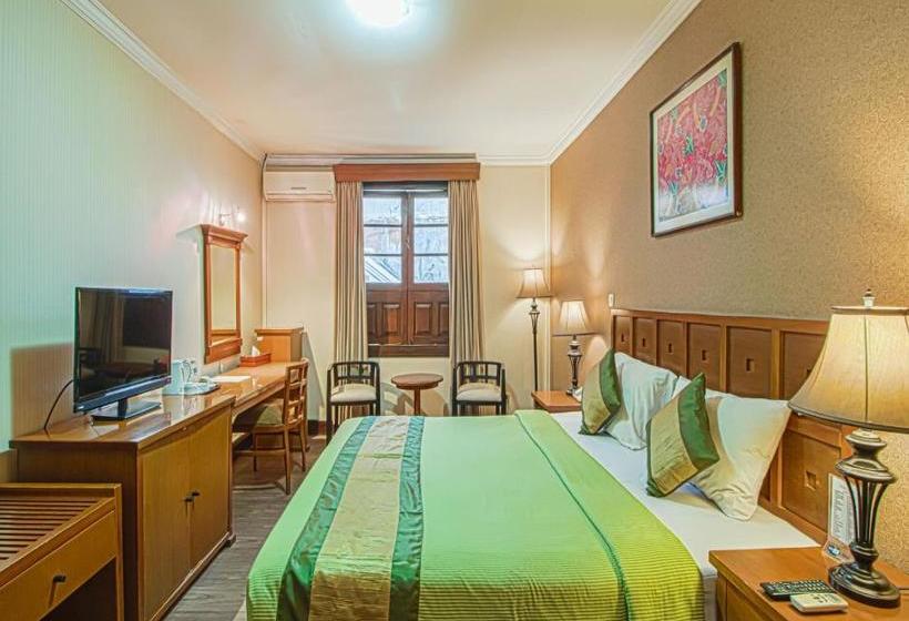 호텔 Bumi Sawunggaling