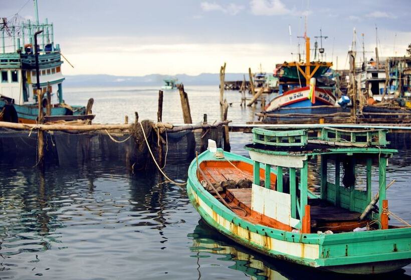 בית מלון כפרי Ajinta Resort