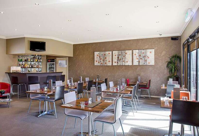 هتل Comfort Inn On Raglan