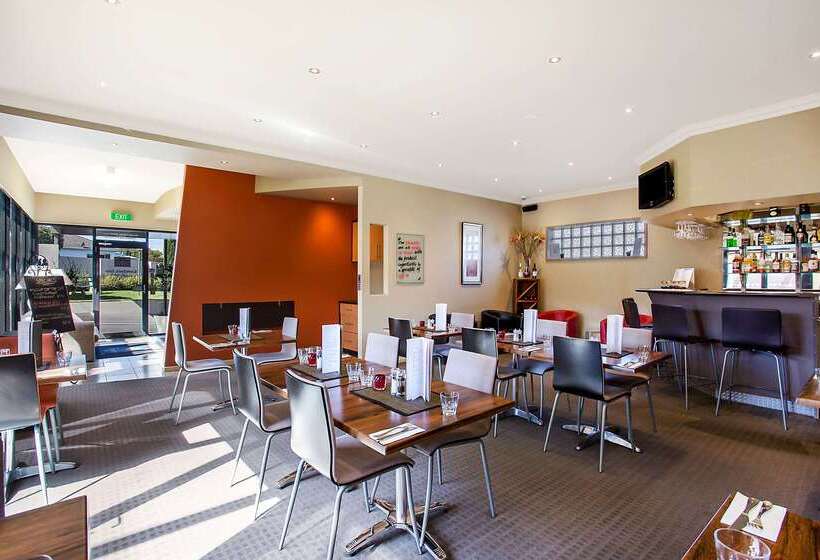 هتل Comfort Inn On Raglan