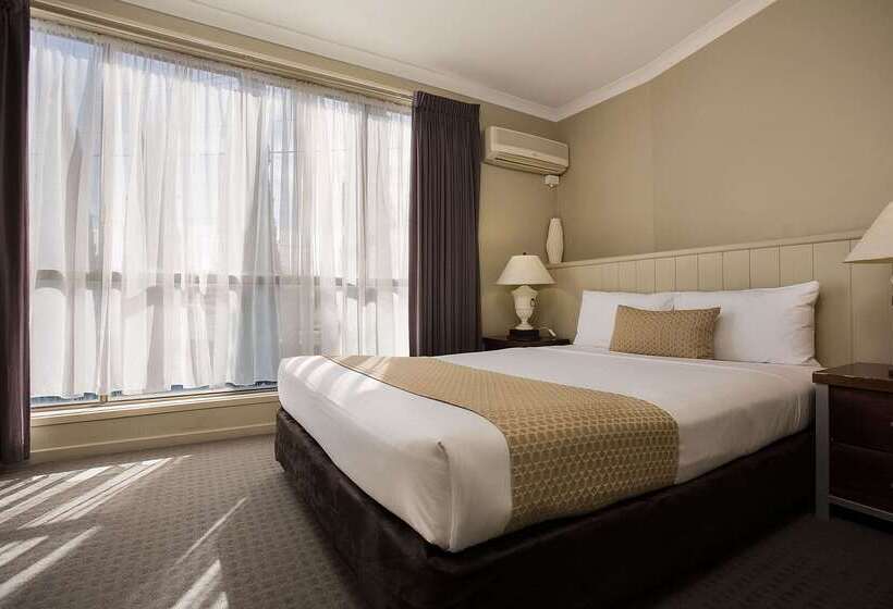 هتل Comfort Inn On Raglan