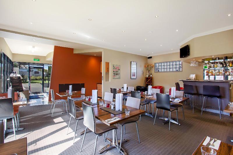 هتل Comfort Inn On Raglan