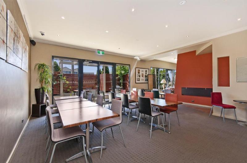 هتل Comfort Inn On Raglan