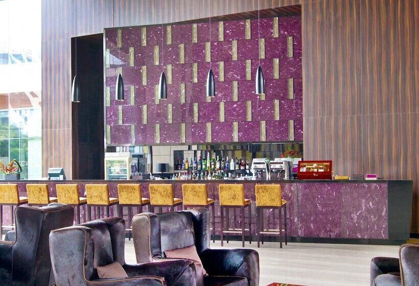 Crowne Plaza Guangzhou Huadu, An Ihg Hotel   Free Shuttle Bus Between Hotel To Airport