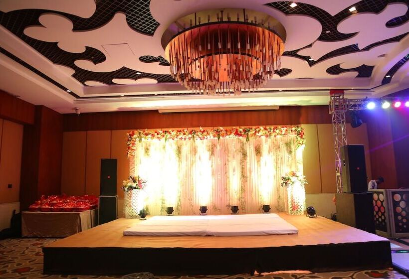 בית מלון כפרי Crowne Plaza New Delhi Okhla, An Ihg