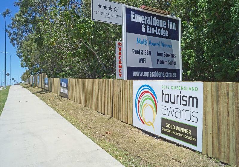 هتل Emeraldene Inn & Eco-lodge