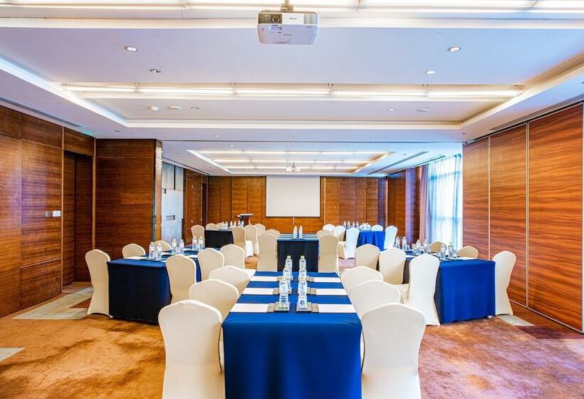 Holiday Inn Qingdao City Center, An Ihg Hotel   May 4th Square