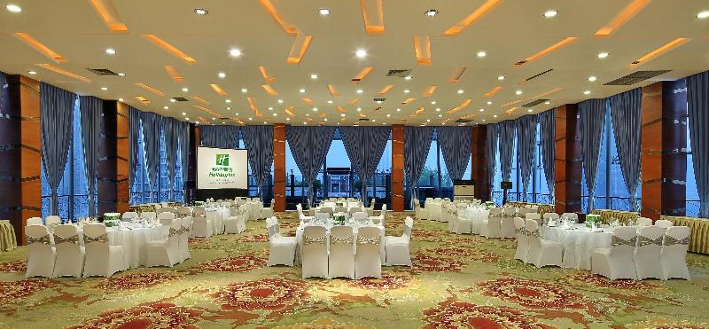 Отель Holiday Inn West & East Century City