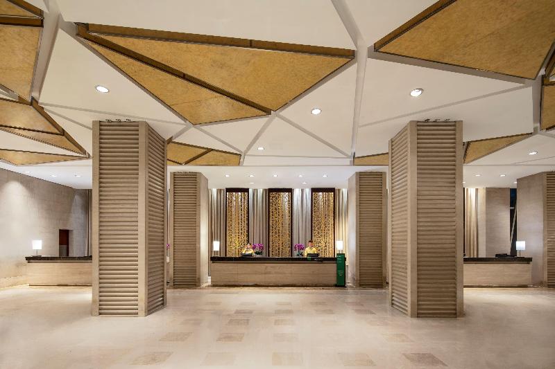 Отель Holiday Inn West & East Century City