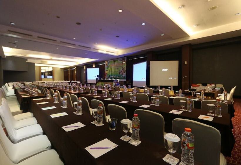 Java Paragon Hotel & Residences