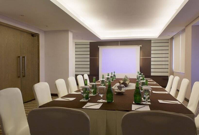 Java Paragon Hotel & Residences