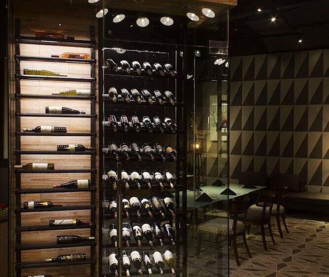 Java Paragon Hotel & Residences