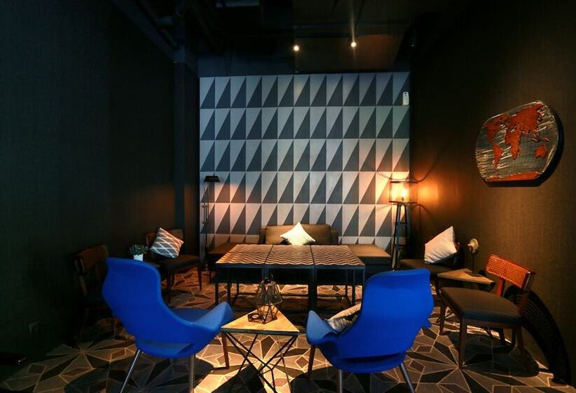 Java Paragon Hotel & Residences