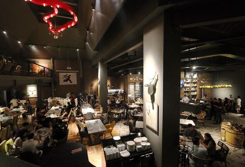 Java Paragon Hotel & Residences