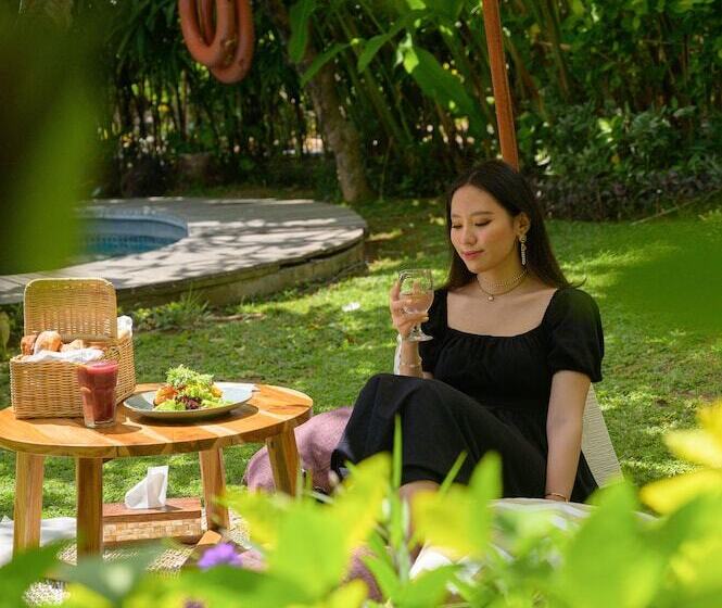 Отель Kokonut Suites