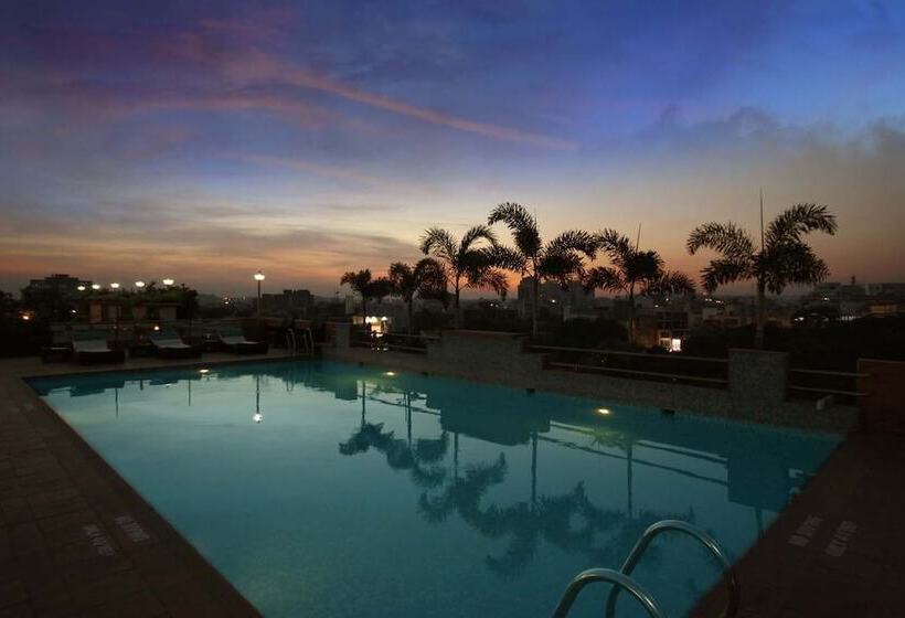 هتل Luminous One Continent