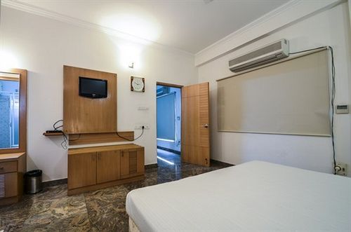 Отель Mandava Suites