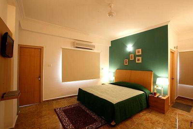 Отель Mandava Suites