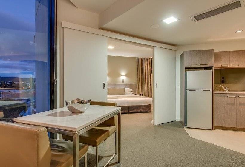 ホテル Mantra Collins