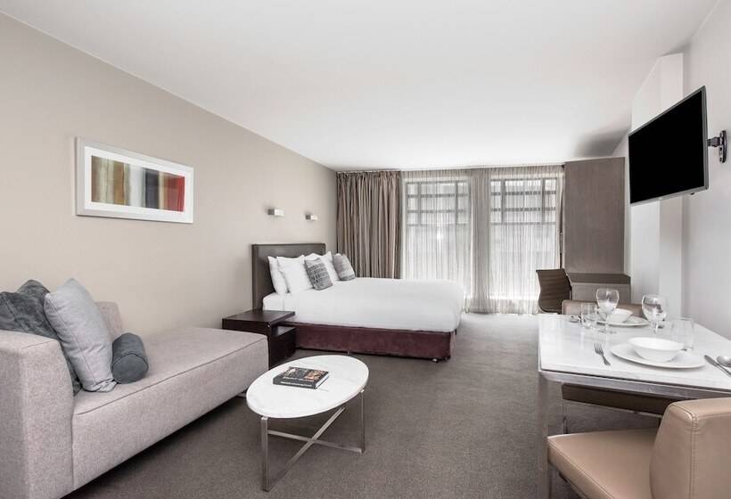 ホテル Mantra Collins