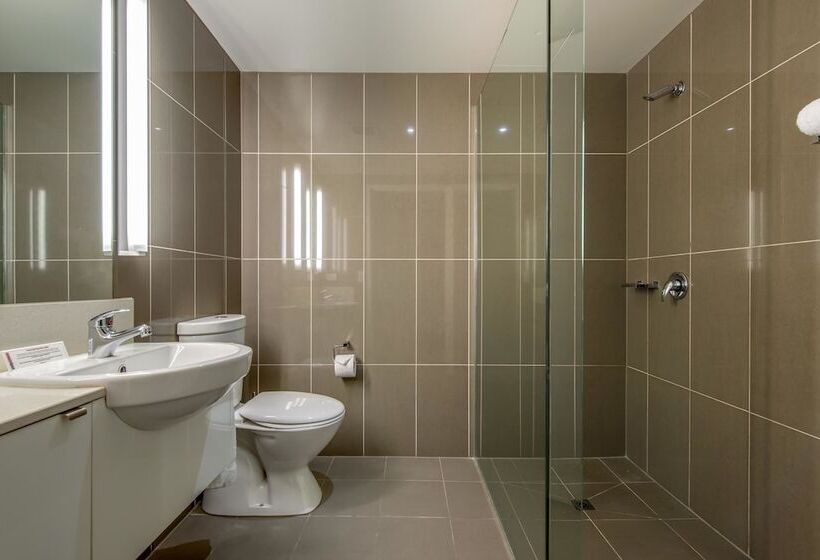 هتل Mantra Collins