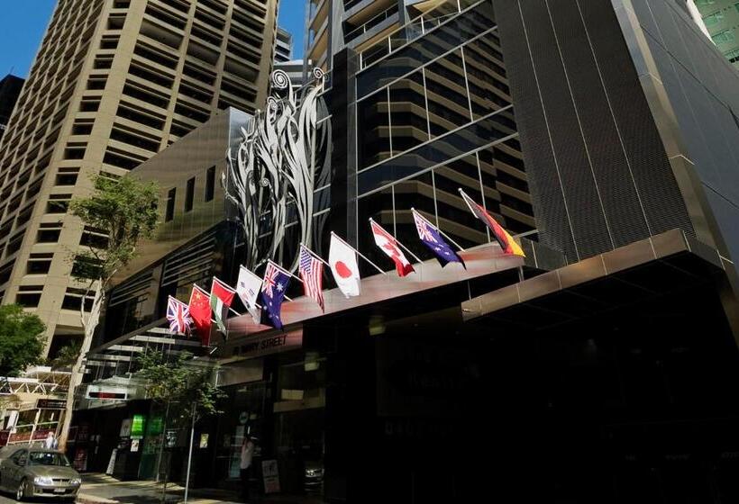 هتل Mantra On Mary