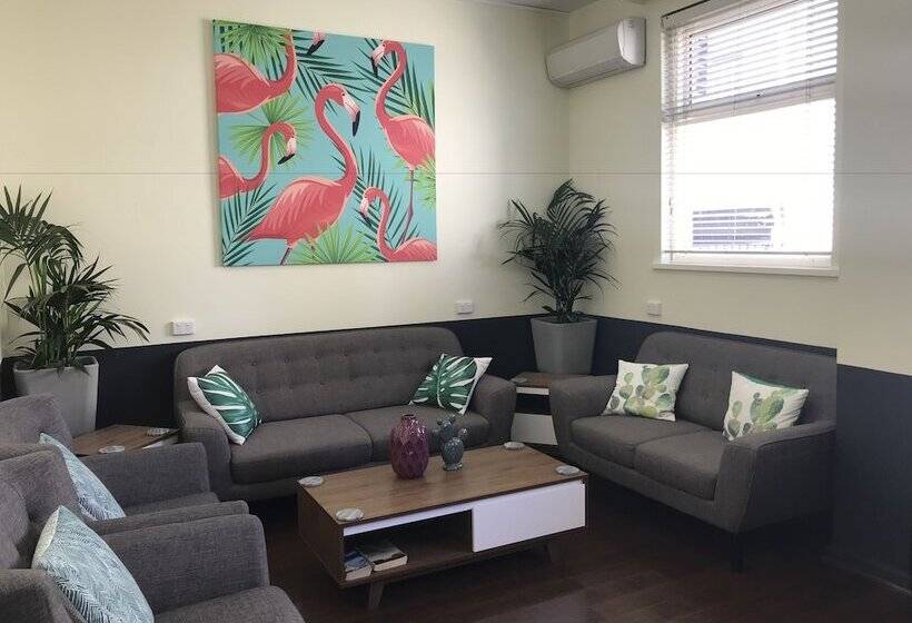 Miami Hotel Melbourne