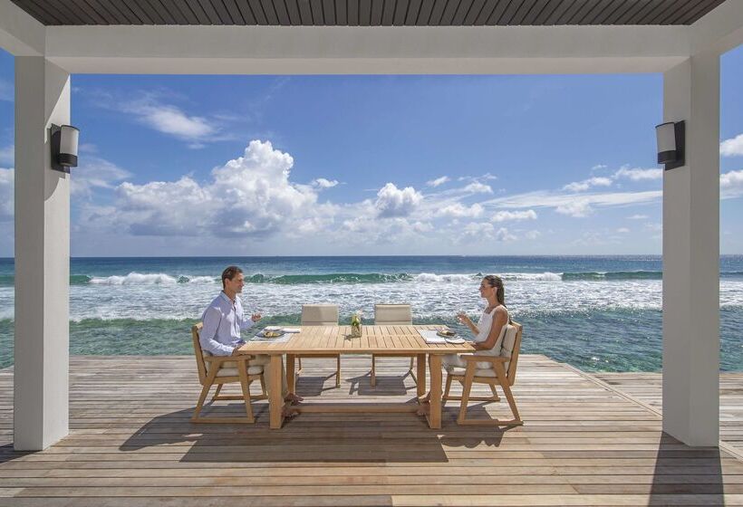 호텔 Naladhu Private Island Maldives