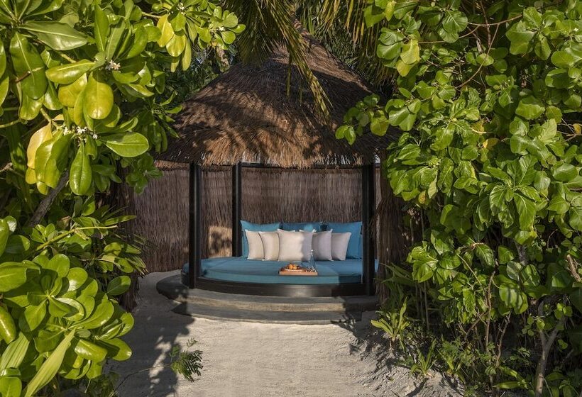 호텔 Naladhu Private Island Maldives