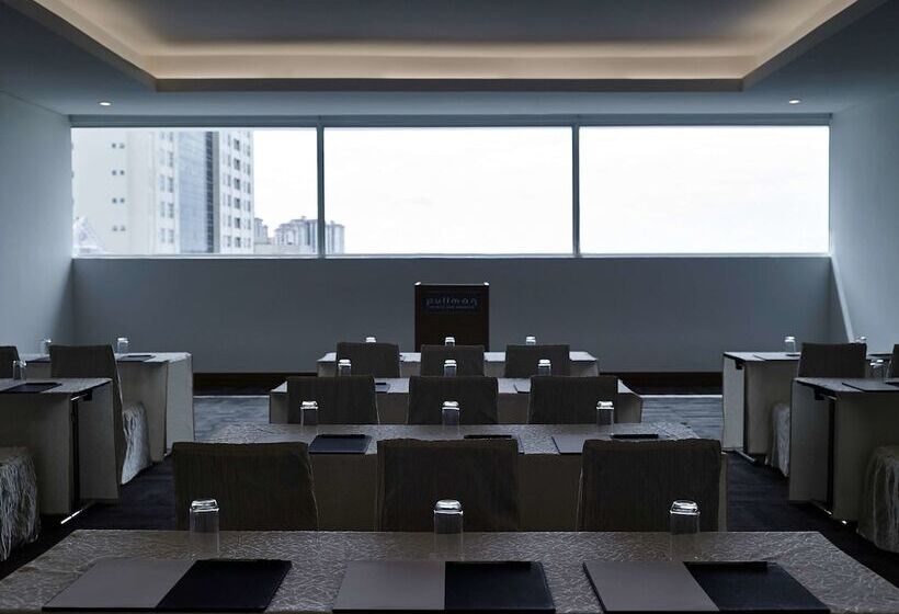 호텔 Pullman Kuching