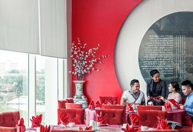 호텔 Pullman Kuching