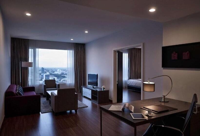 호텔 Pullman Kuching