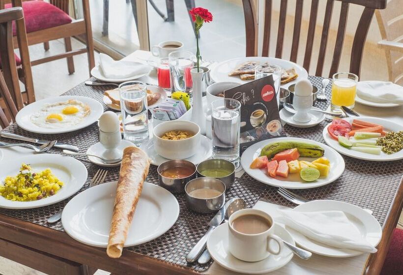 Clarion Hotel Ocean Palms Goa