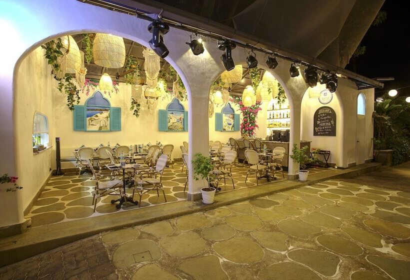 Clarion Hotel Ocean Palms Goa