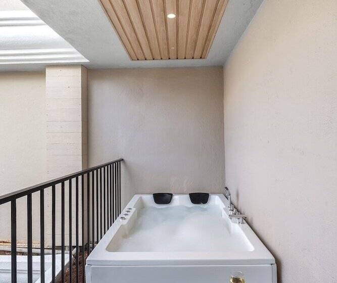 Clarion Hotel Ocean Palms Goa