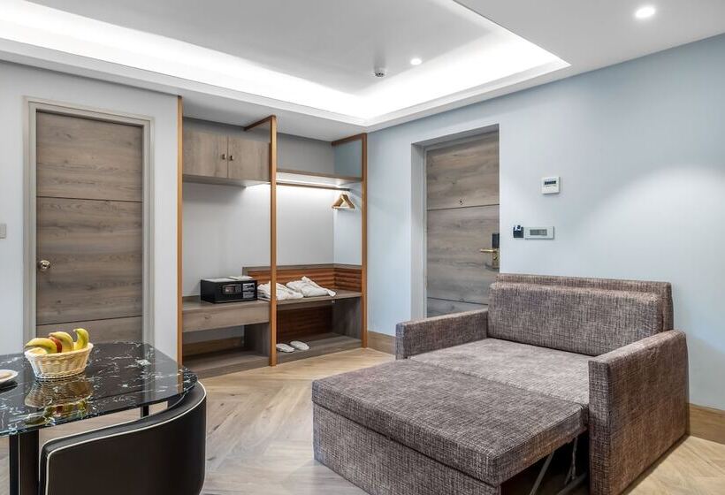 Clarion Hotel Ocean Palms Goa