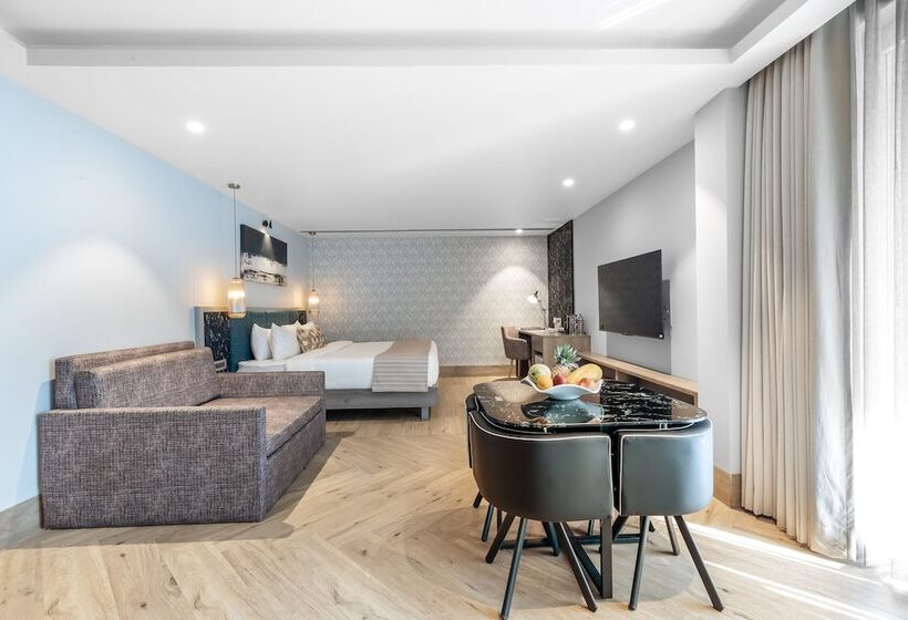 Clarion Hotel Ocean Palms Goa